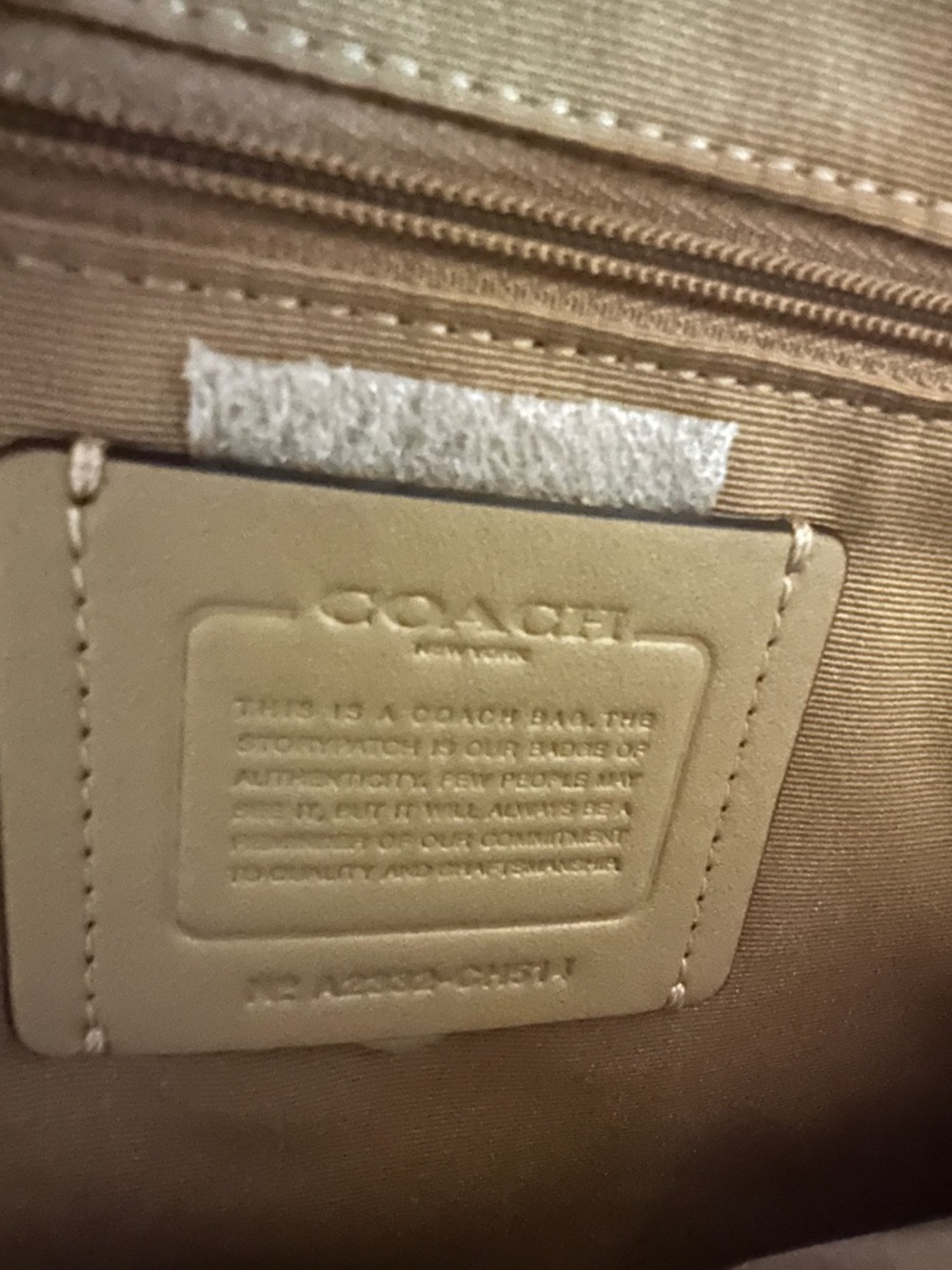 Authentic Coach White Bee Print Tote with Matching Wristlet - Picture 3 of 8